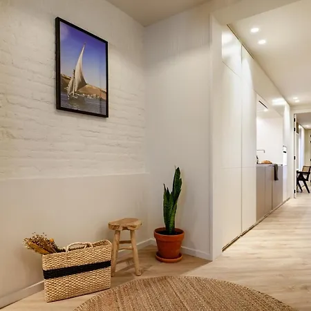 Baharya - 2 Bedrooms In Eixample Dreta דירה ברצלונה