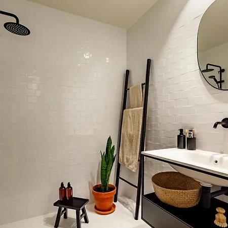 Baharya - 2 Bedrooms In Eixample Dreta Apartment Barcelona